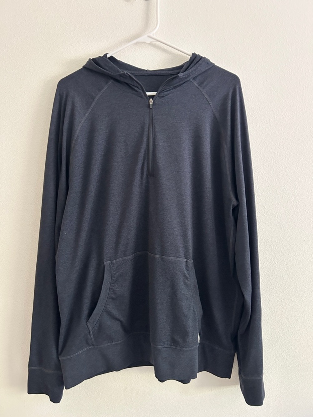 Vuori Men’s Heather Black quarter zip with hood XL